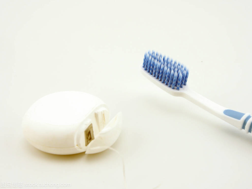 牙线与牙刷 日常口腔护理的双重守护